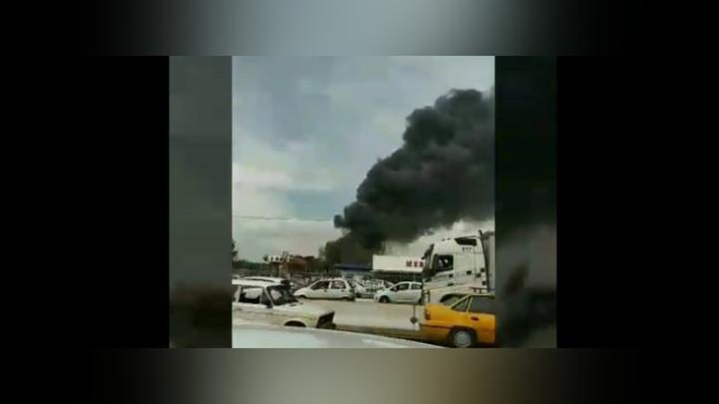 Изрображение 'Пожар на складе на рынке Бектупи в Ташкенте попал на видео'