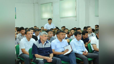 'Sayyor uchrashuvlar taraqqiyotga xizmat qiladi'ning rasmi