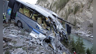 '​Isroilda 70 metr balandlikdagi qoyadan avtobus pastga quladi'ning rasmi