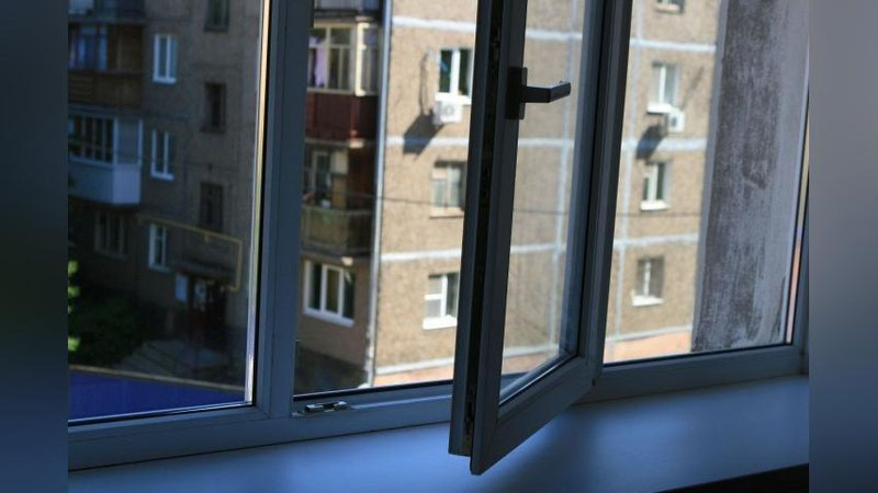Изрображение 'В Генпрокуратуре изучают сообщение о падении учащегося из окна школы в Яшнабаде'