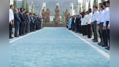 'Nurafshonda Zulfiya Zokirova va uning kelinlari sharafiga haykal o`rnatildi'ning rasmi