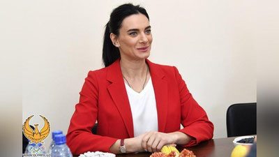 'Elena Isinbaeva engil atletikani rivojlantirish bo`yicha maslahatlar berdi'ning rasmi
