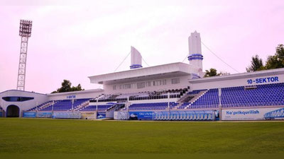 'Toshkentdagi “Lokomotiv” stadionida namoz o`qish uchun joy tayyorlanadi'ning rasmi