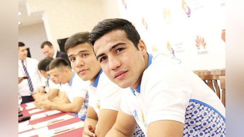 Изрображение 'ГИЯСОВ И АХМАДАЛИЕВ ПЕРЕШЛИ В ПРОФЕССИОНАЛЬНЫЙ БОКС'