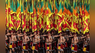 'Шри-Ланкада парад, ёмғир остида қолган савдогар, Испаниядаги фестиваль — 4 февраль суратлари'ning rasmi