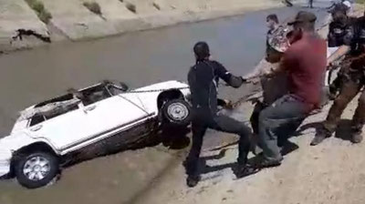 Изрображение 'В Самарканде из канала вытащили автомобиль, водолазы ведут поиски водителя (видео)'