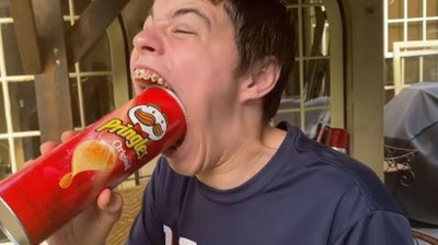 Изрображение 'Американец попал в Книгу Гиннесса за самый широко раскрытый рот (видео)'