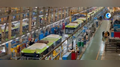 Изрображение 'В сети показали первые автобусы-гармошки, готовые отправиться в Узбекистан из Китая'