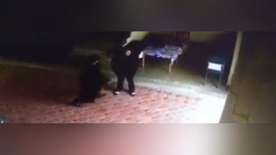 Изрображение 'В сети появились кадры смертельного нападения в мечети в Шерабаде'