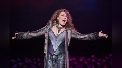 Изрображение 'Певица Азиза выйдет замуж в платье, на которое уйдет 60 кг камней Swarovski'