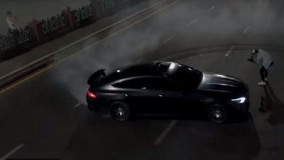 'Otabek Umarov Toshkentga olib kelgan bloger O`zbekistonda suratga olgan videosini namoyish qildi (video)'ning rasmi