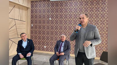 'Senatorlar Namanganda maktab bitiruvchilari bilan ochiq muloqot o`tkazdi'ning rasmi