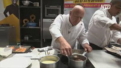 'Parij temir yo`l vokzalida eng mashhur fransuz oshpazlari taom tayyorlashdi (Video)'ning rasmi