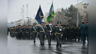 'Toshkentda harbiy xizmatchilar ishtirokida bayramona yurish bo`lib o`tadi'ning rasmi