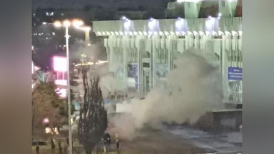 Изрображение 'Возле Дворца Дружбы народов загорелся экспонат выставки военной техники'