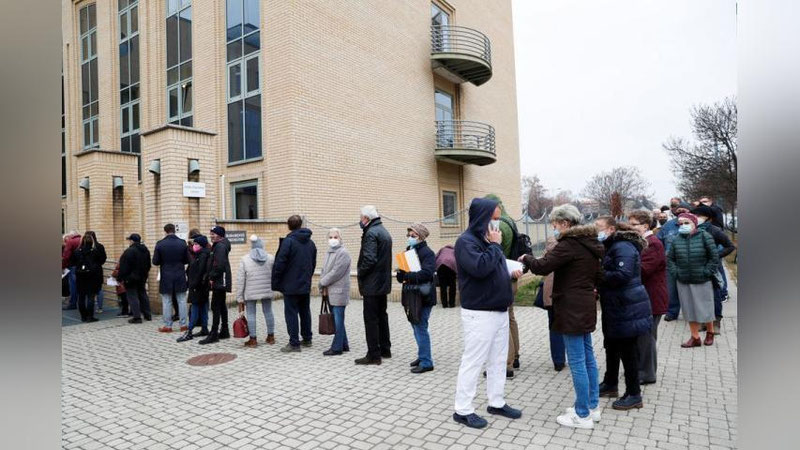 'Vengriya aholisi koronavirusga qarshi vasinaning to`rtinchi dozasi bilan emlanadi'ning rasmi