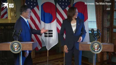Изрображение 'Вице-президент США вытерла руку после рукопожатия с президентом Южной Кореи (видео)'