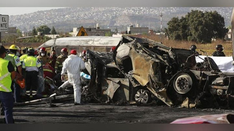 'Мексикадаги ЙТҲ оқибатида 17 киши ҳалок бўлди'ning rasmi