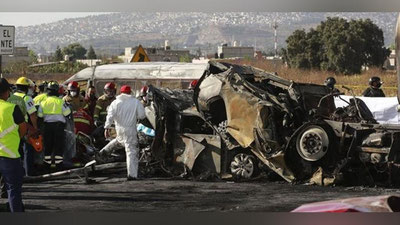 'Мексикадаги ЙТҲ оқибатида 17 киши ҳалок бўлди'ning rasmi