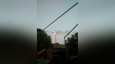 Изрображение 'Возгорание кабины башенного крана в Ташкенте попало на видео'