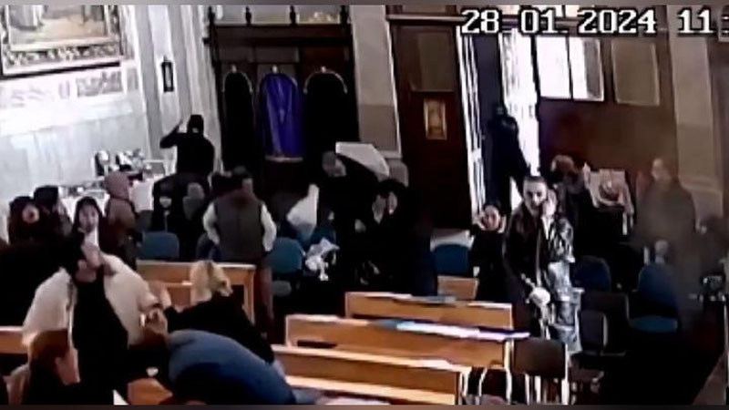 Изрображение 'Террористы совершили нападение в католической церкви в Стамбуле (видео)'