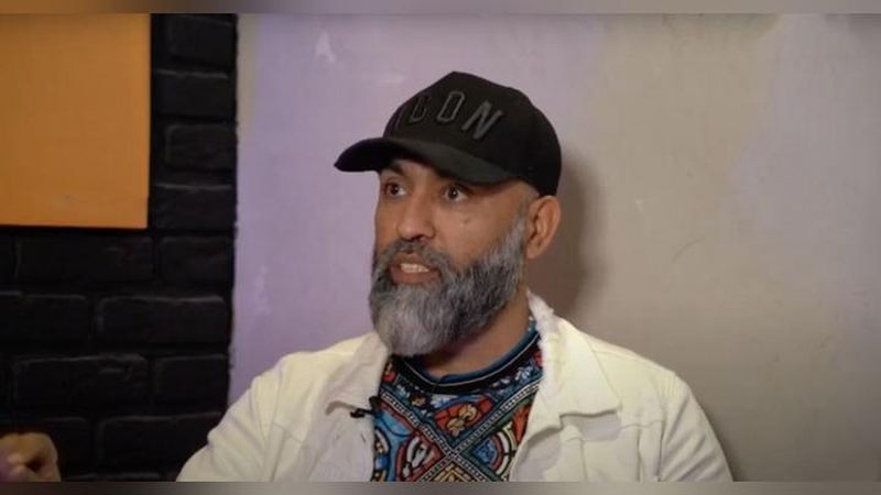 'Sanjay yana sudda yutqazdi: "Karvon" qo`shig`i internet tarmog`idan o`chiriladi va xonanda katta miqdorda jarima to`laydigan bo`ldi'ning rasmi