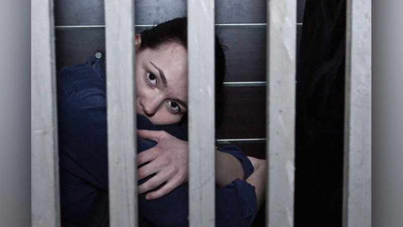 'Homilador ayol 8 oylik go`dagidan mahrum qilinib, qamoqqa olindi'ning rasmi