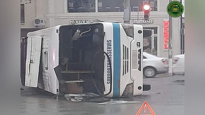 'Samarqandda yo`lovchi tashuvchi avtobus ag`darilib ketdi (foto)'ning rasmi