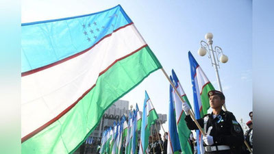 'Islom Karimov o`z qo`li bilan chizib, komissiyaga taqdim etgan... O`zbekiston davlat bayrog`i yaratilish tarixini bilasizmi?'ning rasmi