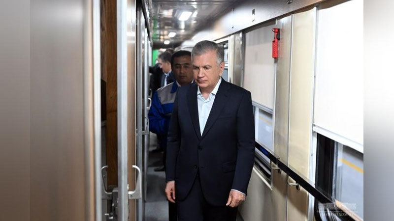 Изрображение 'Президент посетил Ташкентский завод по строительству и ремонту пассажирских вагонов'