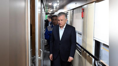 Изрображение 'Президент посетил Ташкентский завод по строительству и ремонту пассажирских вагонов'