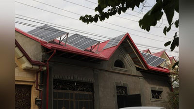 'O`zbekistonda birinchi marta aholi quyoshdan olgan energiyasini hududiy elektr tarmoqlari korxonasiga sotishni boshladi'ning rasmi