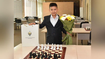 'XALQARO GROSSMEYSTER NODIRBEK ABDUSATTOROVGA PREZIDENTIMIZ SOVG`ASI TOPShIRILDI'ning rasmi