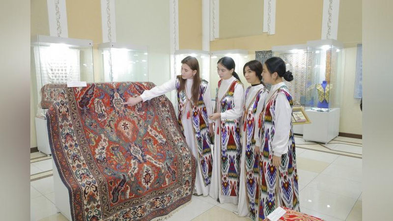 'Qo`qondagi xalqaro muzeyida Ozarbayjon milliy hunarmandchilik namunalari burchagi ochildi'ning rasmi