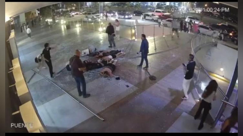 'Meksikada tungi klub balkoni qulab tushdi'ning rasmi