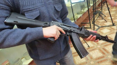 'Ufada o`zbekistonlik yigit restoranda o`tirgan odamlarga qurol o`qtaldi'ning rasmi