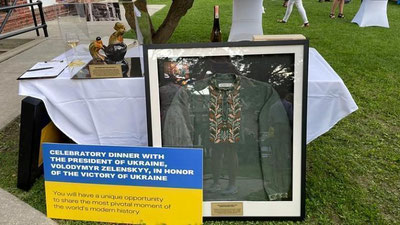 'Зеленскийнинг кўйлаги 100 минг долларга пулланди'ning rasmi