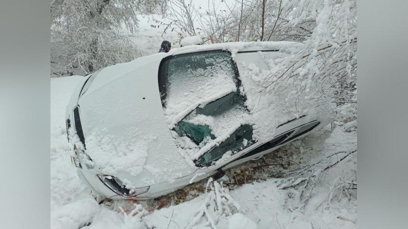 'Охангаронда "Nexia-3" чуқурга тушиб кетди'ning rasmi