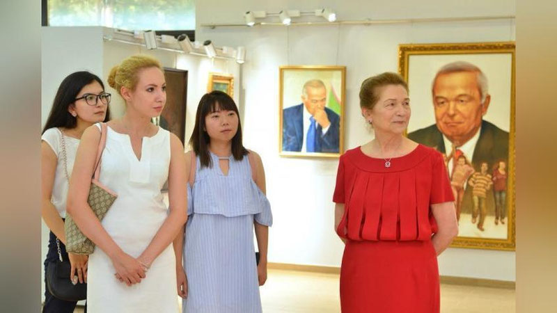 'Tatyana Karimova chet elda ta`lim olish grantlarini qo`lga kiritgan stipendiatlar bilan uchrashdi'ning rasmi