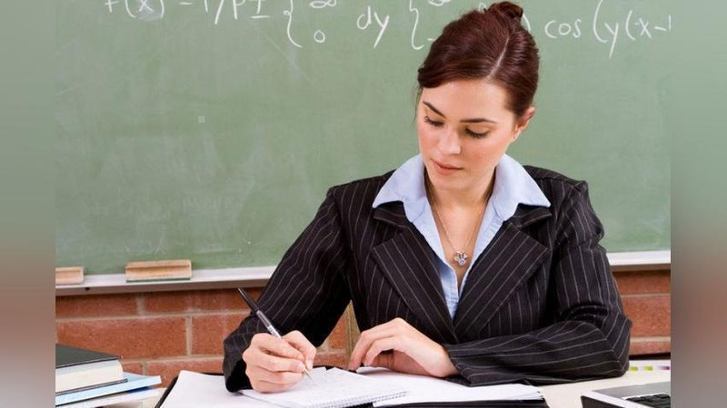 '“Энди ишсиз қоламизми?”...  Халқ таълими вазирлигининг янги қарор лойиҳаси ўрта махсус маълумотли, аммо кўп йиллик стажга эга ўқитувчиларнинг эътирозига сабаб бўлди...'ning rasmi