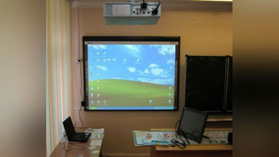 'Тошкентдаги мактабда 10 та электрон доска учун ота-оналардан 100 доллардан пул йиғилётгани айтилмоқда'ning rasmi