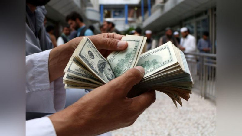 'Qalbaki AQSh dollarlarini o`tkazib, voqea joyidan qochmoqchi bo`lgan “valyutafurush” o`zini suvga tashladi'ning rasmi