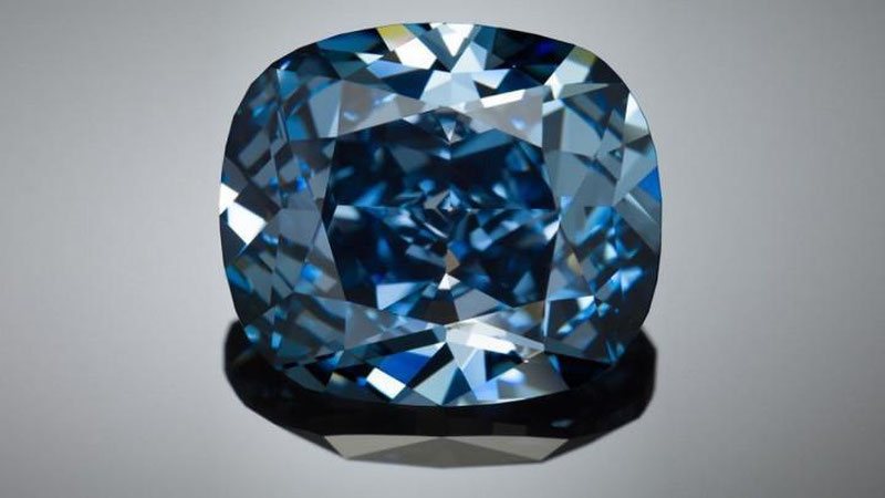 '2017 YILDA SOTILGAN ENG QIMMAT OLMOS NOMI MA`LUM QILINDI'ning rasmi