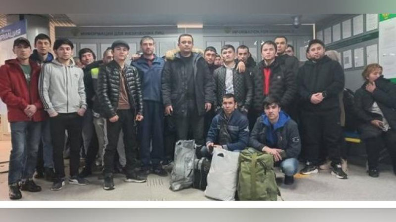 'Rossiyada noqonuniy mehnat bilan shug`ullangan 47 nafar o`zbekistonlik vatanga qaytarildi'ning rasmi