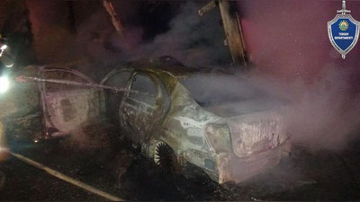 'Navoiyda temir yo`l kesishmasidan o`tishga ulgurmoqchi bo`lgan "Cobalt" temir to`siqqa urilib, yonib ketdi(video)'ning rasmi