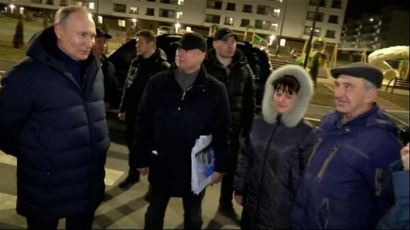 'Путин машина ҳайдаб, Мариуполни айланди(видео)'ning rasmi