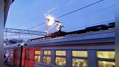 'Chinozda poezd ustiga chiqib olgan 11 va 12 yoshli ikki bolakayni tok urdi'ning rasmi