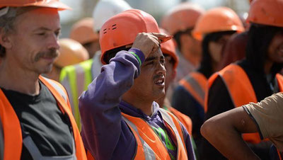 'Хориждаги меҳнат мигрантларининг оилаларига бир марталик моддий ёрдам кўрсатилади — Президент қарори'ning rasmi