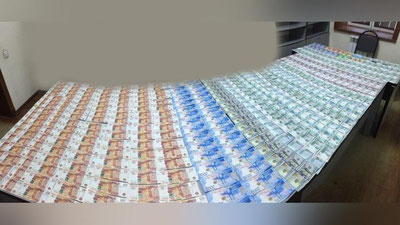 'Qo`l sumkasi astari ichiga yashirilgan yirik miqdordagi valyuta  fosh etildi'ning rasmi