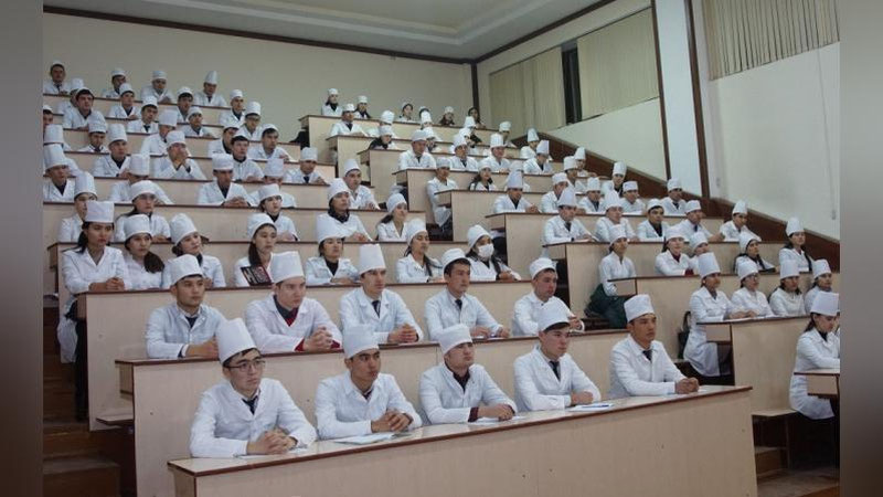 'Тиббиёт олийгоҳлари талабаларига шифокор бўлиб ишлашига рухсат берилади'ning rasmi